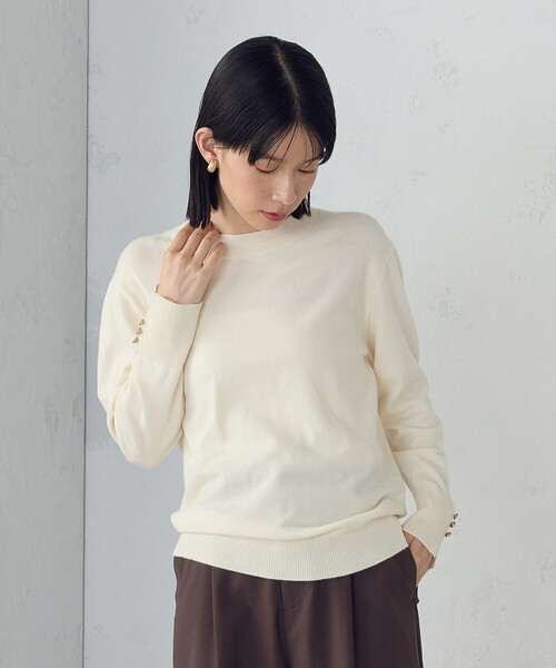 COMME CA ISM（コムサイズム）の「【ウォッシャブル】ベーシック　袖ボタンニット（ニット/セーター・レディース・ホワイト/ベージュ/レッド/ブラック・LARGE/MEDIUM）」の10枚目の写真