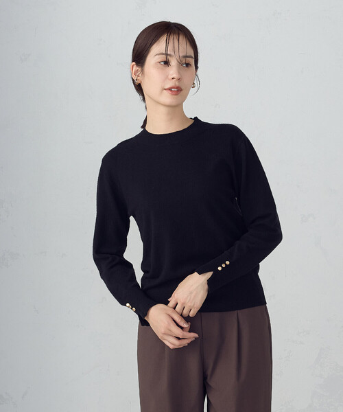 COMME CA ISM（コムサイズム）の「【ウォッシャブル】ベーシック　袖ボタンニット（ニット/セーター・レディース・ホワイト/ベージュ/レッド/ブラック・LARGE/MEDIUM）」の13枚目の写真