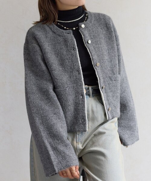 Thevon(ゼボン)の「GOLDボタンニットジャケット(ブルゾン・レディース・アイボリー/グレー/キャメル・FREE)」の1枚目の写真