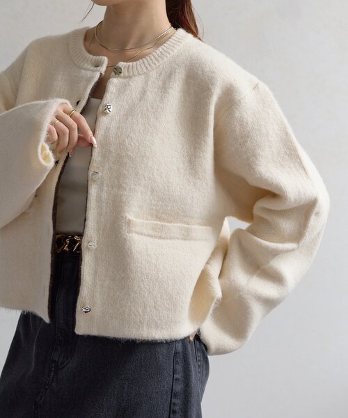 Thevon(ゼボン)の「GOLDボタンニットジャケット(ブルゾン・レディース・アイボリー/グレー/キャメル・FREE)」の4枚目の写真