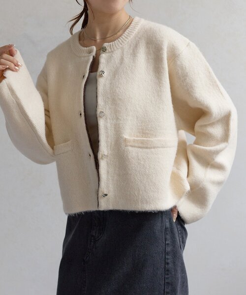 Thevon(ゼボン)の「GOLDボタンニットジャケット(ブルゾン・レディース・アイボリー/グレー/キャメル・FREE)」の7枚目の写真