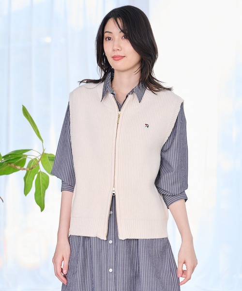 Arnold Palmer（アーノルドパーマー）の「ダブルオープンジップ ニットベスト（ベスト・レディース・スカイブルー/ブラック/アイボリー・L/M/S）」の4枚目の写真