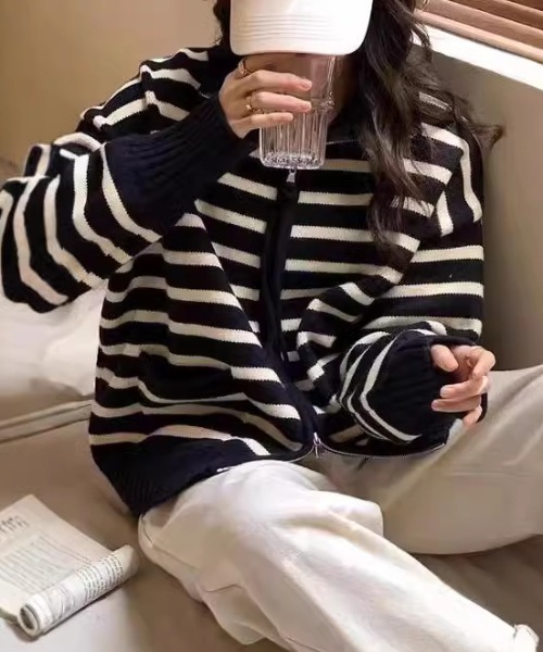 cammie(キャミー)の「ポケット付きフロントジップボーダーニットカーディガン(ニット/セーター・レディース・ホワイト/ブラック・F)」の7枚目の写真