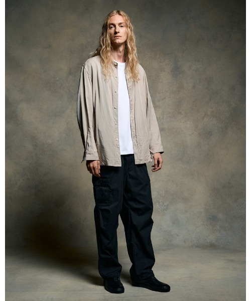 wjk(ダヴルジェイケイ)の「band collar shirt coat(シャツ/ブラウス・メンズ・ブラック/グレイッシュベージュ/オフホワイト・SMALL/MEDIUM/LARGE/X-LARGE)」の13枚目の写真