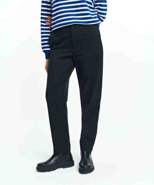 AIGLE(エーグル)の「撥水 ソフトストレッチ テーパードパンツ(その他パンツ・レディース・ブラック/ベージュ・40/36/38)」の2枚目の写真