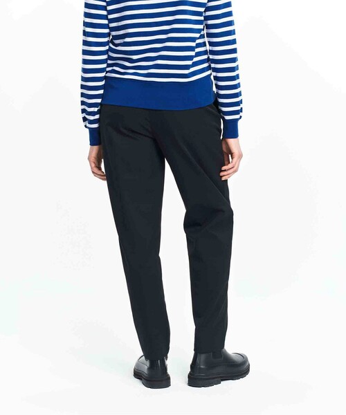 AIGLE(エーグル)の「撥水 ソフトストレッチ テーパードパンツ(その他パンツ・レディース・ブラック/ベージュ・40/36/38)」の6枚目の写真