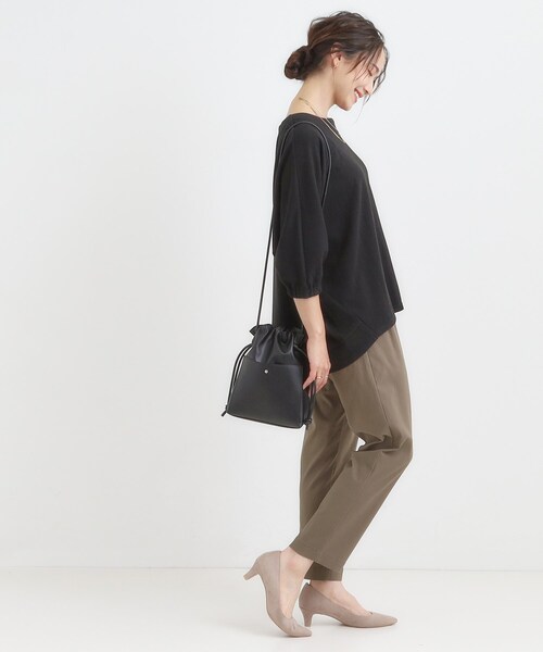 SHOO・LA・RUE(シューラルー)の「スクエア巾着ショルダーバッグ(ショルダーバッグ・レディース・ベージュ系その他7/ブロンズ/レッド系1/ブラック/グレー・00)」の11枚目の写真