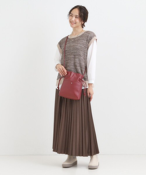 SHOO・LA・RUE(シューラルー)の「スクエア巾着ショルダーバッグ(ショルダーバッグ・レディース・ベージュ系その他7/ブロンズ/レッド系1/ブラック/グレー・00)」の13枚目の写真