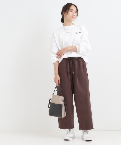 SHOO・LA・RUE(シューラルー)の「スクエア巾着ショルダーバッグ(ショルダーバッグ・レディース・ベージュ系その他7/ブロンズ/レッド系1/ブラック/グレー・00)」の15枚目の写真