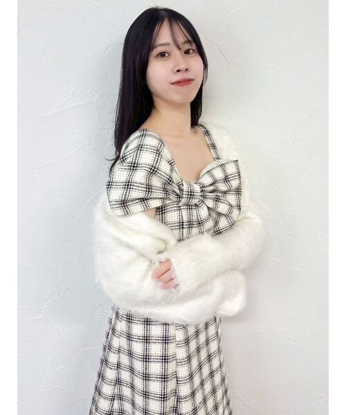 dazzlin（ダズリン）の「ルミナスカラーショートカーディガン（カーディガン/ボレロ・レディース・ピンク/イエロー/チャコールグレー/ブルー/オフホワイト・FREE）」の17枚目の写真