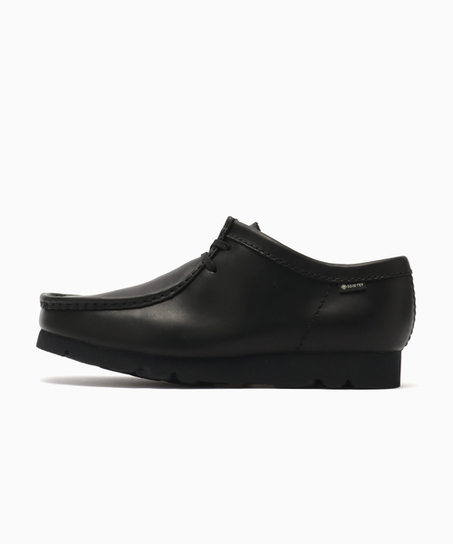 Clarks(クラークス)の「CLARKS ORIGINALS / クラークス オリジナルズ WALLABEE GTX / 26183074(モカシン/デッキシューズ・メンズ・ブラック・XX-SMALL/8.5/7.5)」の1枚目の写真