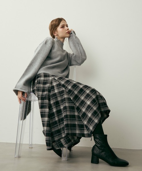 Clum（クルム）の「クラシックチェックアシンメトリーミモレ丈スカート（スカート・レディース・ブラウン系/ブラック系・MEDIUM/SMALL）」の20枚目の写真