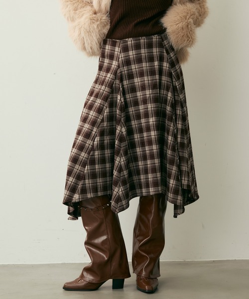 Clum（クルム）の「クラシックチェックアシンメトリーミモレ丈スカート（スカート・レディース・ブラウン系/ブラック系・MEDIUM/SMALL）」の22枚目の写真
