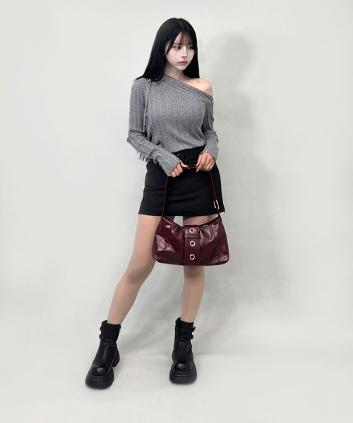 FOLLOWIN（フォロウィン）の「アイレットポイントフェイクレザーショルダーバッグ（ショルダーバッグ・レディース・ホワイト/バーガンディー/ブラウン/ブラック・FREE）」の7枚目の写真