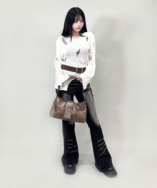 FOLLOWIN（フォロウィン）の「アイレットポイントフェイクレザーショルダーバッグ（ショルダーバッグ・レディース・ホワイト/バーガンディー/ブラウン/ブラック・FREE）」の5枚目の写真