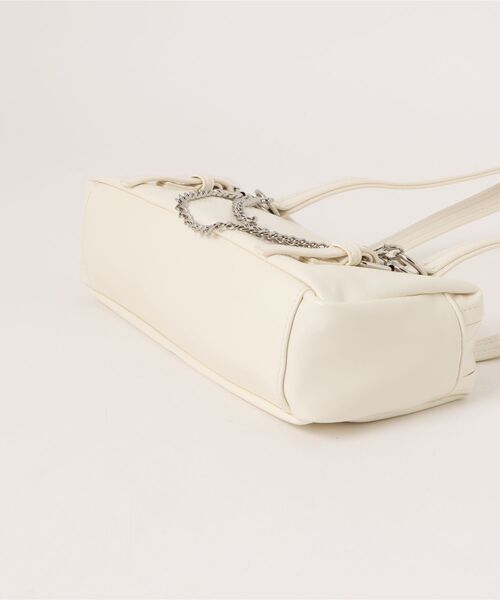 an meets zakka(アンミツザッカ)の「an meets zakka 2連チェーンデザイン合成皮革ミニボストンバッグ(ボストンバッグ・レディース・ホワイト/ブラウン/レッド/ブラック・ONESIZE)」の6枚目の写真