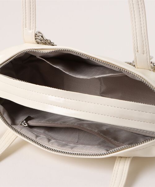 an meets zakka(アンミツザッカ)の「an meets zakka 2連チェーンデザイン合成皮革ミニボストンバッグ(ボストンバッグ・レディース・ホワイト/ブラウン/レッド/ブラック・ONESIZE)」の7枚目の写真
