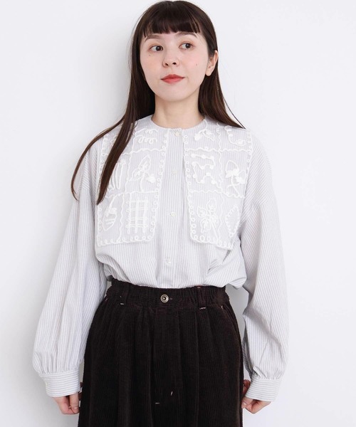 l'atelier du savon（アトリエドサボン）の「_いちごコード刺繍　しかく衿チュニックブラウス（シャツ/ブラウス・レディース・ピンク/ホワイト/ブラック/グレー・FREE）」の4枚目の写真