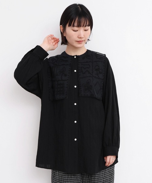 l'atelier du savon（アトリエドサボン）の「_いちごコード刺繍　しかく衿チュニックブラウス（シャツ/ブラウス・レディース・ピンク/ホワイト/ブラック/グレー・FREE）」の3枚目の写真