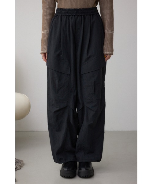 AZUL by moussy(アズールバイマウジー)の「裾ドロストナイロンカーゴポケットパンツ(カーゴパンツ・レディース・ブラック/ブラウン・SMALL/MEDIUM)」の6枚目の写真