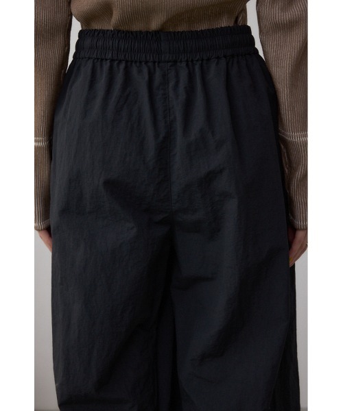 AZUL by moussy(アズールバイマウジー)の「裾ドロストナイロンカーゴポケットパンツ(カーゴパンツ・レディース・ブラック/ブラウン・SMALL/MEDIUM)」の10枚目の写真