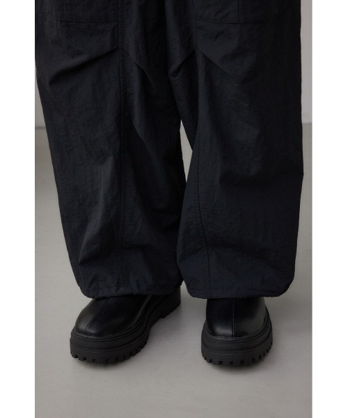 AZUL by moussy(アズールバイマウジー)の「裾ドロストナイロンカーゴポケットパンツ(カーゴパンツ・レディース・ブラック/ブラウン・SMALL/MEDIUM)」の13枚目の写真