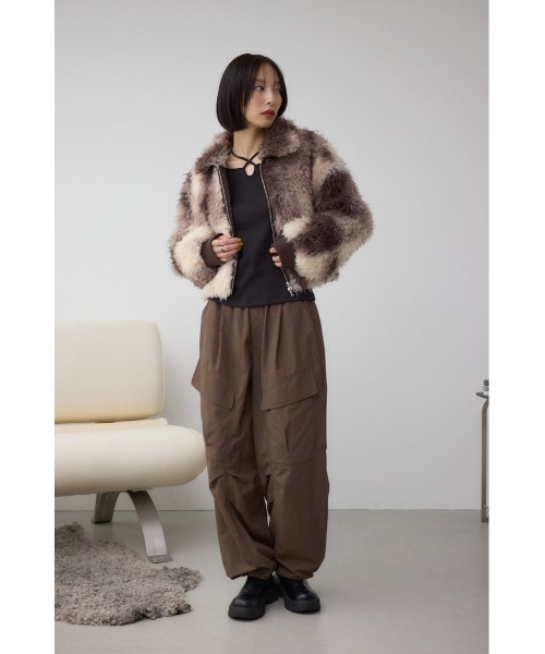 AZUL by moussy(アズールバイマウジー)の「裾ドロストナイロンカーゴポケットパンツ(カーゴパンツ・レディース・ブラック/ブラウン・SMALL/MEDIUM)」の17枚目の写真