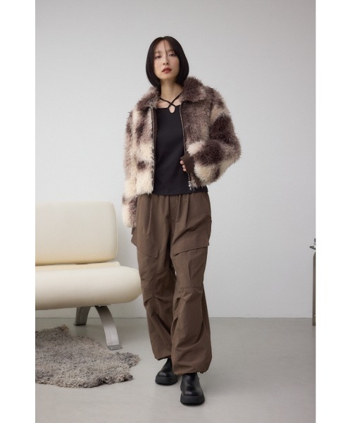 AZUL by moussy(アズールバイマウジー)の「裾ドロストナイロンカーゴポケットパンツ(カーゴパンツ・レディース・ブラック/ブラウン・SMALL/MEDIUM)」の18枚目の写真