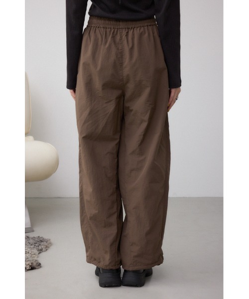 AZUL by moussy(アズールバイマウジー)の「裾ドロストナイロンカーゴポケットパンツ(カーゴパンツ・レディース・ブラック/ブラウン・SMALL/MEDIUM)」の21枚目の写真