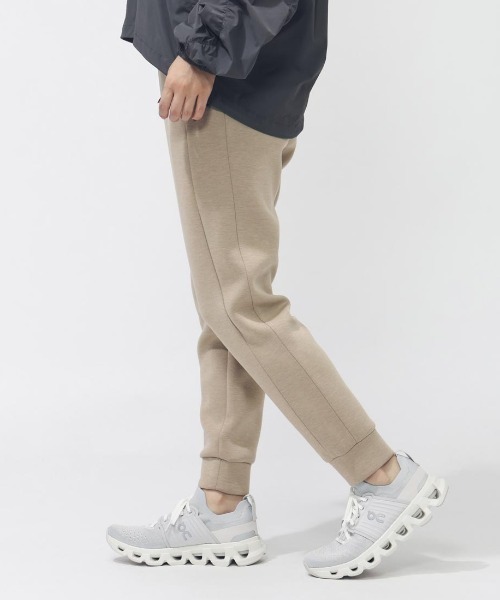 TIGORA（ティゴラ）の「ティゴラ TIGORA テックスウェットジョガーパンツ（その他パンツ・レディース・オフホワイト/ブラック/ベージュ・S/M/L/XL）」の5枚目の写真
