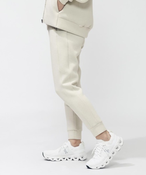 TIGORA（ティゴラ）の「ティゴラ TIGORA テックスウェットジョガーパンツ（その他パンツ・レディース・オフホワイト/ブラック/ベージュ・S/M/L/XL）」の11枚目の写真
