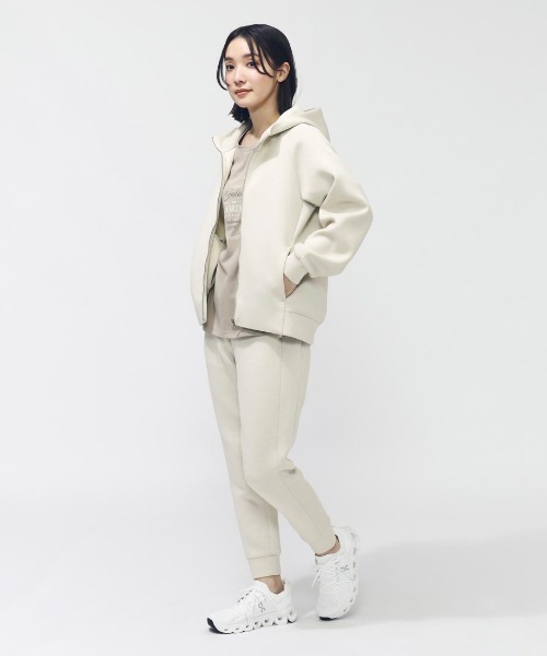 TIGORA（ティゴラ）の「ティゴラ TIGORA テックスウェットジョガーパンツ（その他パンツ・レディース・オフホワイト/ブラック/ベージュ・S/M/L/XL）」の13枚目の写真