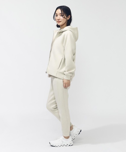 TIGORA（ティゴラ）の「ティゴラ TIGORA テックスウェットジョガーパンツ（その他パンツ・レディース・オフホワイト/ブラック/ベージュ・S/M/L/XL）」の14枚目の写真