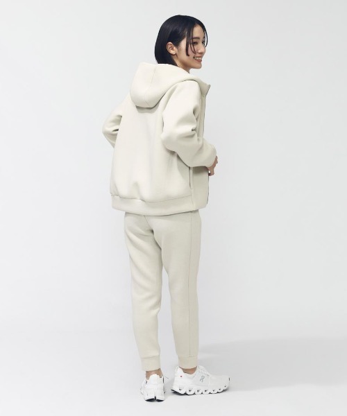 TIGORA（ティゴラ）の「ティゴラ TIGORA テックスウェットジョガーパンツ（その他パンツ・レディース・オフホワイト/ブラック/ベージュ・S/M/L/XL）」の15枚目の写真