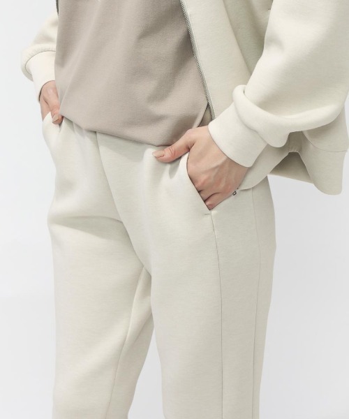 TIGORA（ティゴラ）の「ティゴラ TIGORA テックスウェットジョガーパンツ（その他パンツ・レディース・オフホワイト/ブラック/ベージュ・S/M/L/XL）」の16枚目の写真