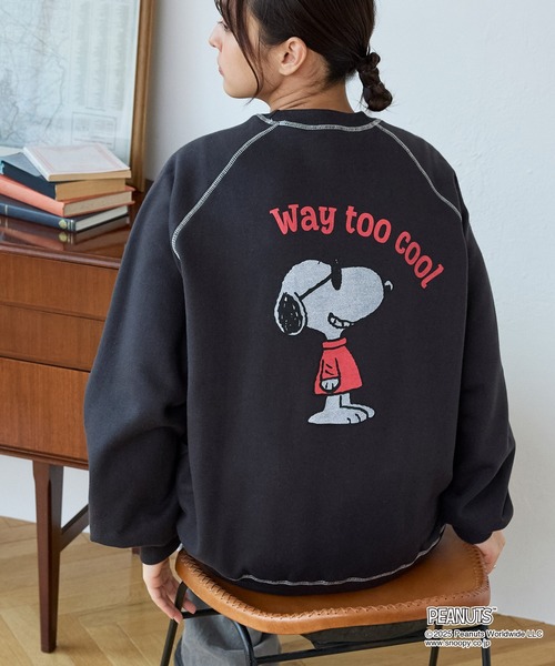 PEANUTS（ピーナッツ）の「【PEANUTS SNOOPY】別注 ピーナッツ スヌーピー ヴィンテージライク 刺繍プリント オーバーサイズスウェット（スウェット・レディース・グレー系1/オートミール/ブラック系/ネイビー/スミクロ/グレー系/ワイン・M/L）」の3枚目の写真