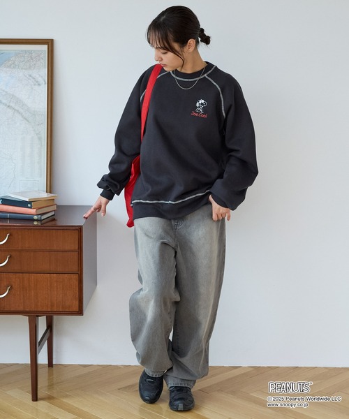 PEANUTS（ピーナッツ）の「【PEANUTS SNOOPY】別注 ピーナッツ スヌーピー ヴィンテージライク 刺繍プリント オーバーサイズスウェット（スウェット・レディース・グレー系1/オートミール/ブラック系/ネイビー/スミクロ/グレー系/ワイン・M/L）」の22枚目の写真