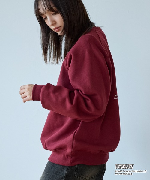 PEANUTS（ピーナッツ）の「【PEANUTS SNOOPY】別注 ピーナッツ スヌーピー ヴィンテージライク 刺繍プリント オーバーサイズスウェット（スウェット・レディース・グレー系1/オートミール/ブラック系/ネイビー/スミクロ/グレー系/ワイン・M/L）」の10枚目の写真