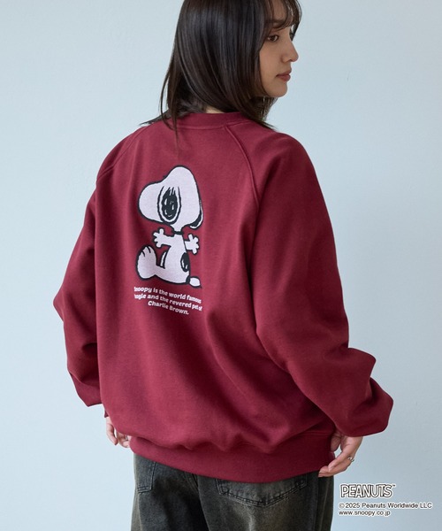 PEANUTS（ピーナッツ）の「【PEANUTS SNOOPY】別注 ピーナッツ スヌーピー ヴィンテージライク 刺繍プリント オーバーサイズスウェット（スウェット・レディース・グレー系1/オートミール/ブラック系/ネイビー/スミクロ/グレー系/ワイン・M/L）」の12枚目の写真