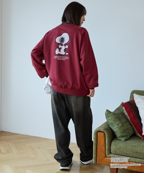 PEANUTS（ピーナッツ）の「【PEANUTS SNOOPY】別注 ピーナッツ スヌーピー ヴィンテージライク 刺繍プリント オーバーサイズスウェット（スウェット・レディース・グレー系1/オートミール/ブラック系/ネイビー/スミクロ/グレー系/ワイン・M/L）」の14枚目の写真