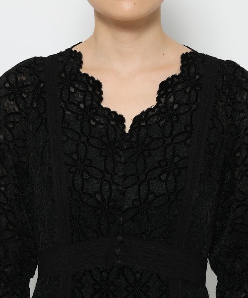 mysty woman（ミスティウーマン）の「起毛レースペプラムワンピース 588889（ワンピース・レディース・アイボリー/ブラック・FREE）」の7枚目の写真