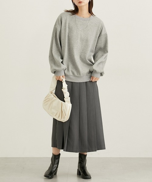 nissen(ニッセン)の「裏起毛ボリューム袖トレーナー(Tシャツ/カットソー・レディース・ライトブルー/ベージュ/チャコールグレー/パープル/ライトベージュ・3L/LL/L/M)」の2枚目の写真