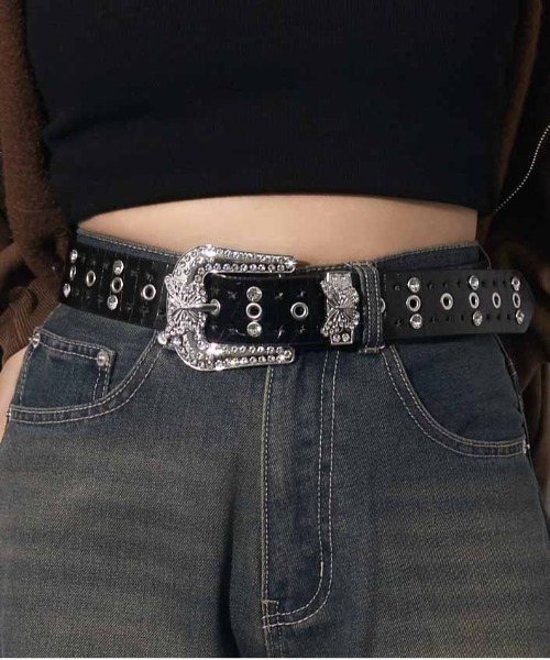 GORGE（ゴージ）の「《ラインストーン×バタフライバックル》レディース 合皮 ベルト 個性派 エッジ 春夏秋冬（ベルト・レディース・ブラック/ピンク・F）」の2枚目の写真