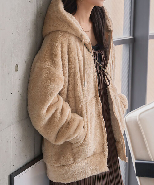 フォクシー　リラックスフーディ　パーカー　ベージュ　38♡ セール】ファーフリースジップアップフーディー（パーカー）｜KOBE