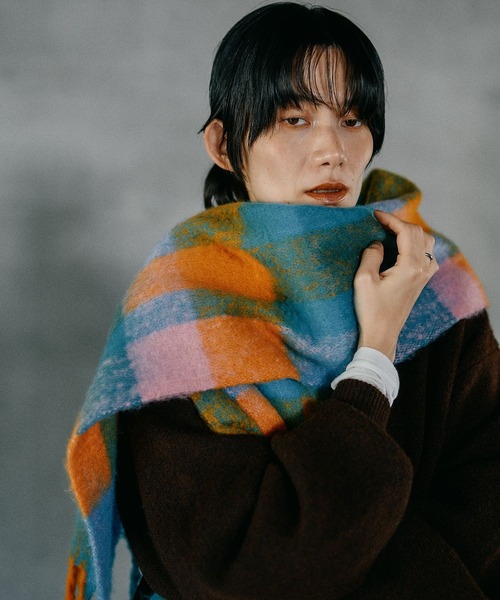 LEPSIM（レプシィム）の「チェック太フリンジストール　587981（ストール/ショール・レディース・グレー系その他/パープル系その他/オレンジ系その他・ONE SIZE）」の3枚目の写真