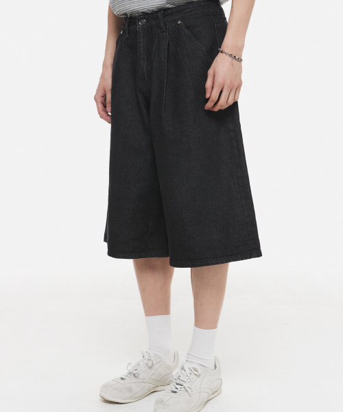 DNSR(ディーエヌエスアール)の「ワンタックバミューダデニムパンツブラック(その他パンツ・メンズ・その他・LARGE/X-LARGE/SMALL/MEDIUM)」の2枚目の写真