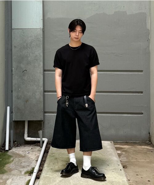 DNSR(ディーエヌエスアール)の「ワンタックバミューダデニムパンツブラック(その他パンツ・メンズ・その他・LARGE/X-LARGE/SMALL/MEDIUM)」の7枚目の写真