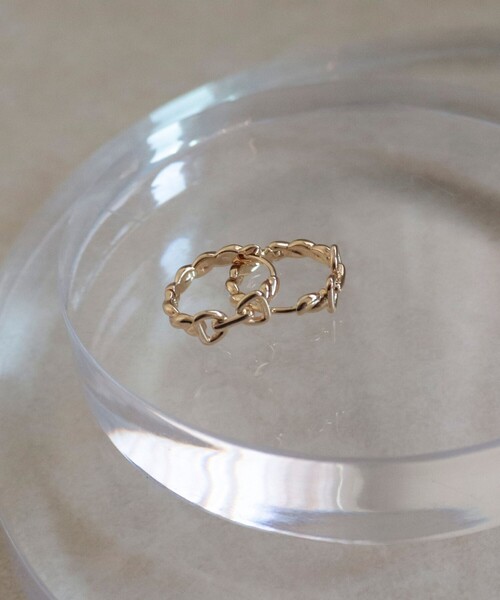 fredy emue（フレディエミュ）の「バックルモチーフフープピアス（ピアス（両耳用）・レディース・シルバー/ゴールド・FREE）」の2枚目の写真