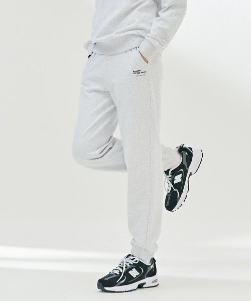 CHASECULT（チェイスカルト）の「共用エッセンシャルジョガーウォームアップパンツ-DAZU7201B0E（スウェットパンツ・メンズ・ライトグレー・67/70/76/82）」の2枚目の写真