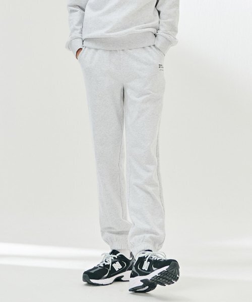 CHASECULT（チェイスカルト）の「共用エッセンシャルジョガーウォームアップパンツ-DAZU7201B0E（スウェットパンツ・メンズ・ライトグレー・67/70/76/82）」の3枚目の写真